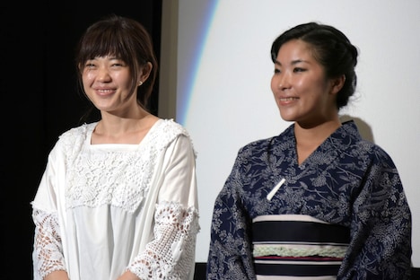 左から中村早、有馬美里。