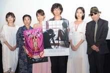 「スティルライフオブメモリーズ」初日舞台挨拶にて、左から中村早、有馬美里、永夏子、安藤政信、松田リマ、矢崎仁司。