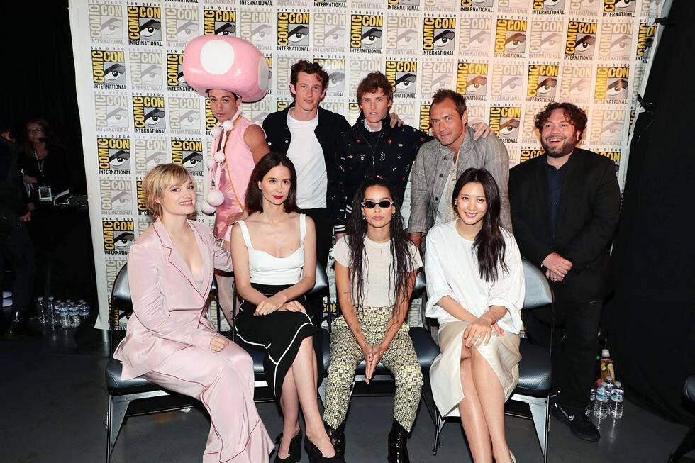 「ファンタビ」コミコン、レッドメインがルーモスで光灯す！ジョニデは憑依演説