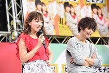左から川口春奈、窪田正孝。