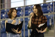 名古屋会場にて、左から戸田恵梨香、新垣結衣。