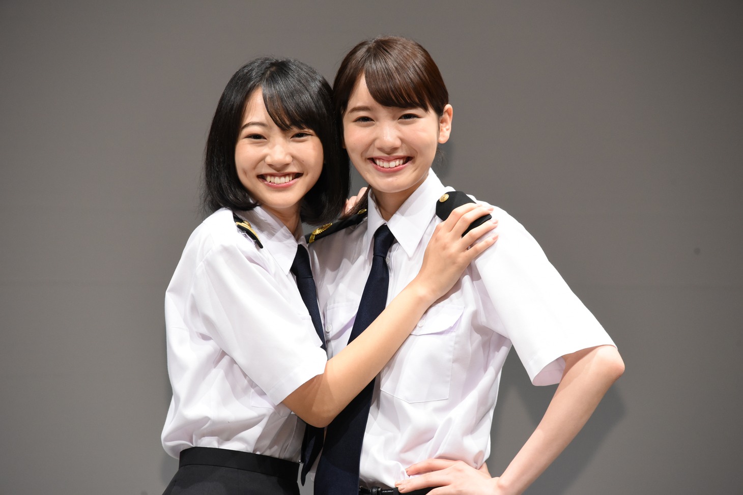 左から武田玲奈、飯豊まりえ。