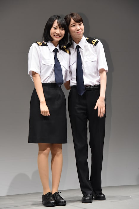 左から武田玲奈、飯豊まりえ。