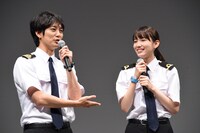 左から平岡祐太、飯豊まりえ。