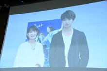 葵わかな（左）と佐野勇斗（右）からのビデオメッセージ。