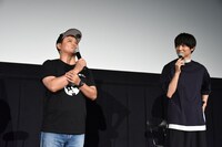 左から飯塚健、中川大志。