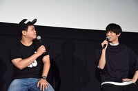 左から飯塚健、中川大志。