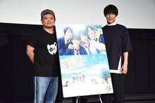 左から飯塚健、中川大志。