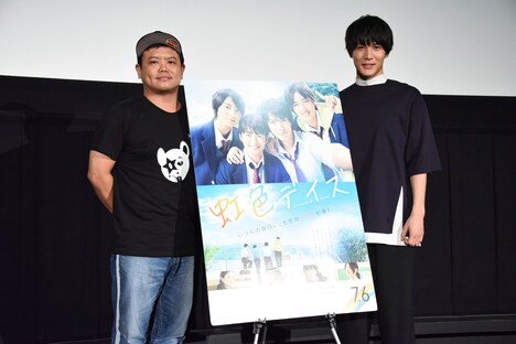 左から飯塚健、中川大志。