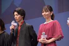 左から高杉真宙、Lynn。