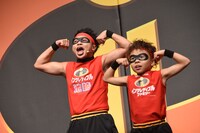 キッズダンサーと踊るサンシャイン池崎。