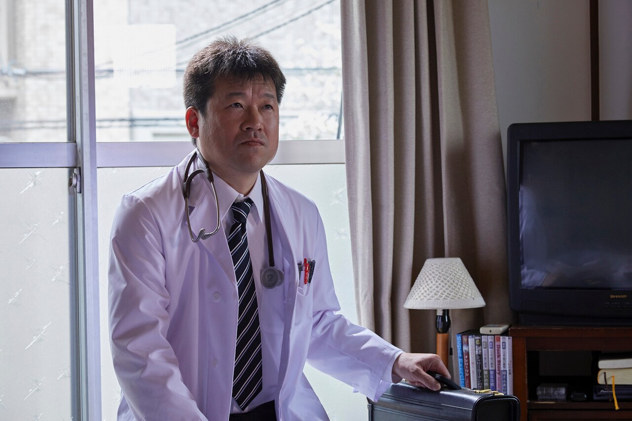 佐藤二朗が「聖☆おにいさん」出演、染谷将太演じるブッダを問診