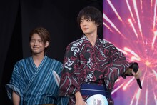 左から赤楚衛二、犬飼貴丈。