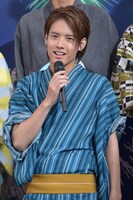 「この涼しさだと、負ける気がしねえ！」と挨拶する赤楚衛二。