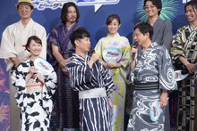 前列左から松井玲奈、藤井隆、勝村政信。