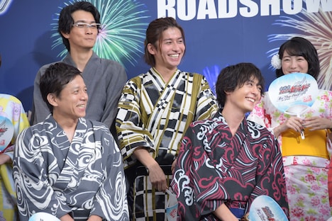 「劇場版 仮面ライダービルド Be The One」「快盗戦隊ルパンレンジャーVS警察戦隊パトレンジャー en film」完成披露イベントの様子。