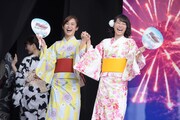 滝裕可里（中央）と高田夏帆（右）。
