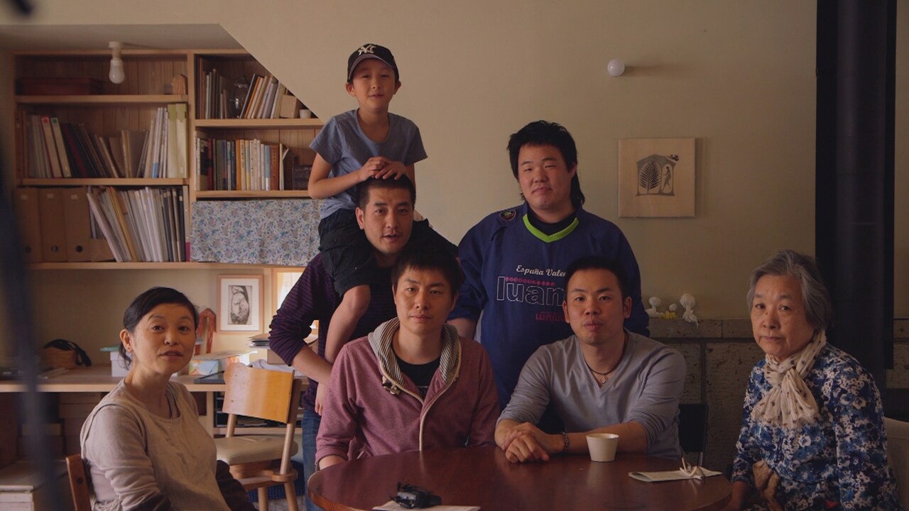 弁護士夫夫（ふうふ）と居場所失った少年の共同生活を記録したドキュメンタリー公開