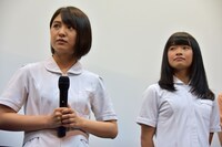 左から山田菜々美、百川晴香。