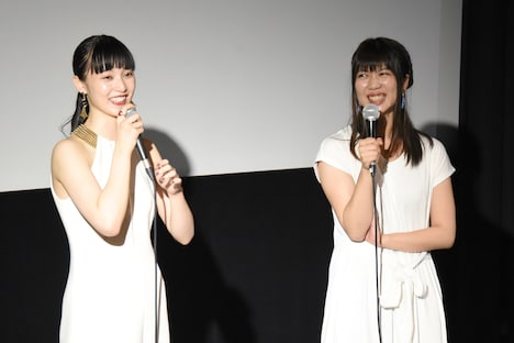 「いつも月夜に米の飯」舞台挨拶の様子。