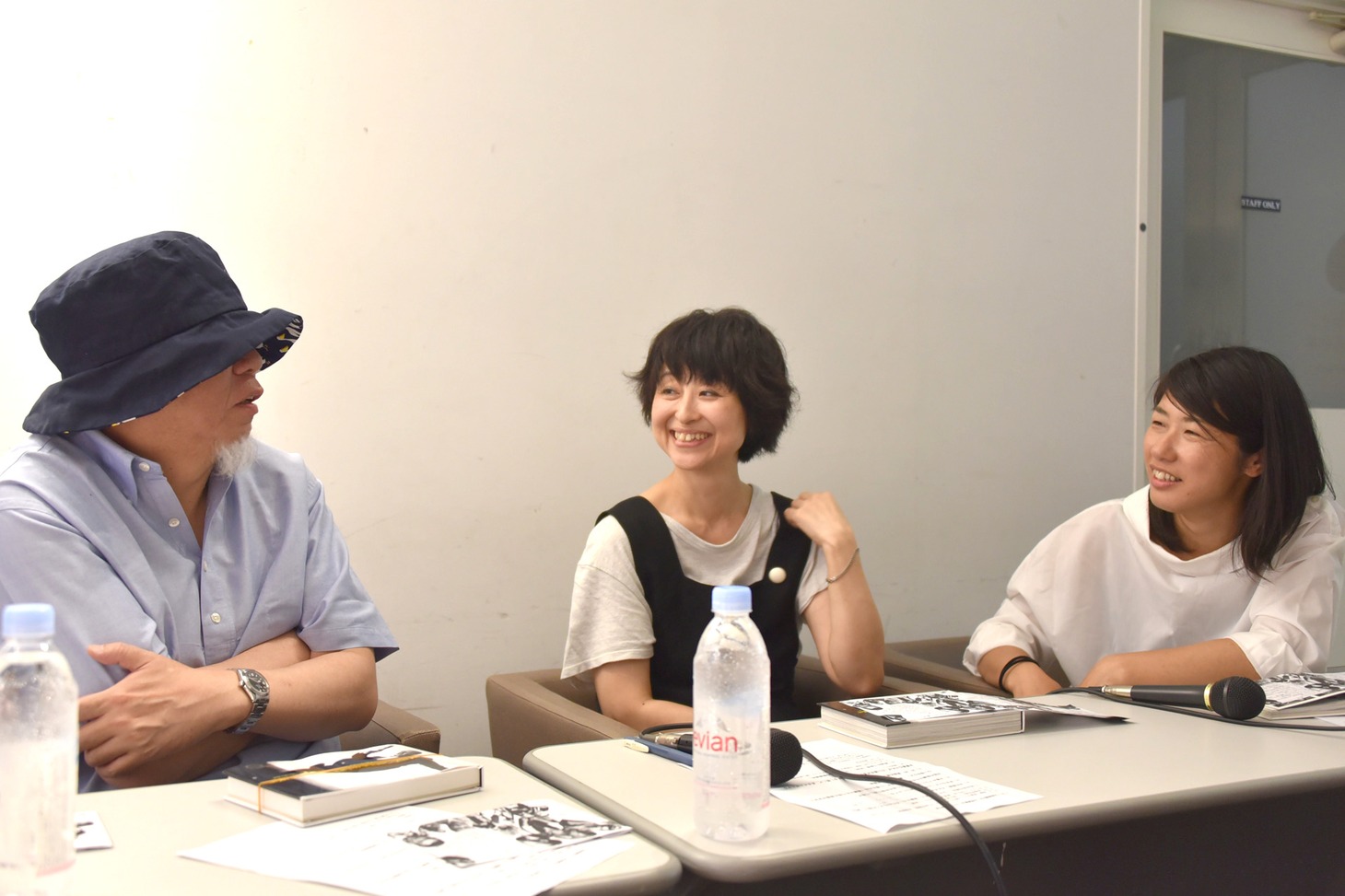 「いま見ているのが夢なら止めろ、止めて写真に撮れ。」刊行記念イベントの様子。