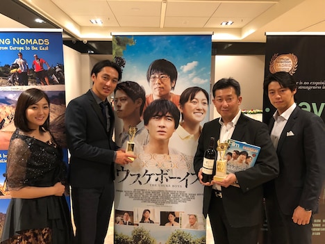 左から竹島由夏、渡辺大、柿崎ゆうじ、出合正幸。