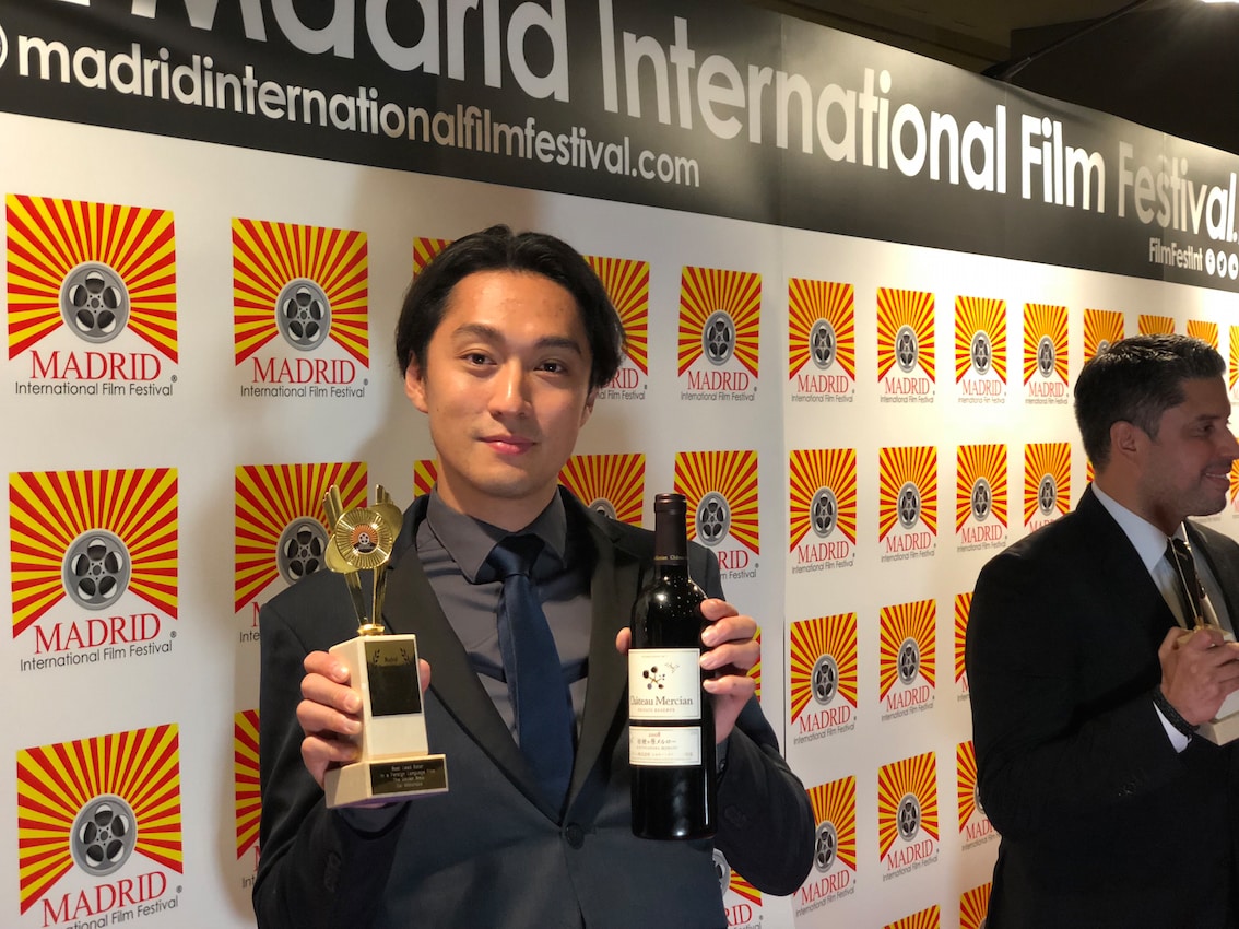 渡辺大らがワインで祝杯、「ウスケボーイズ」マドリード映画祭でW受賞