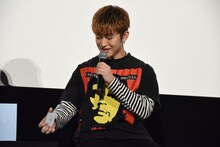 引いた紙が当たりではなかったため「あー……」と残念がる佐野玲於。