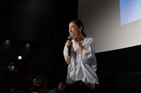 マスコミに紛れていたサプライズゲストの坂東希。