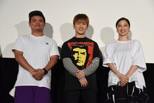 左から飯塚健、佐野玲於、坂東希。