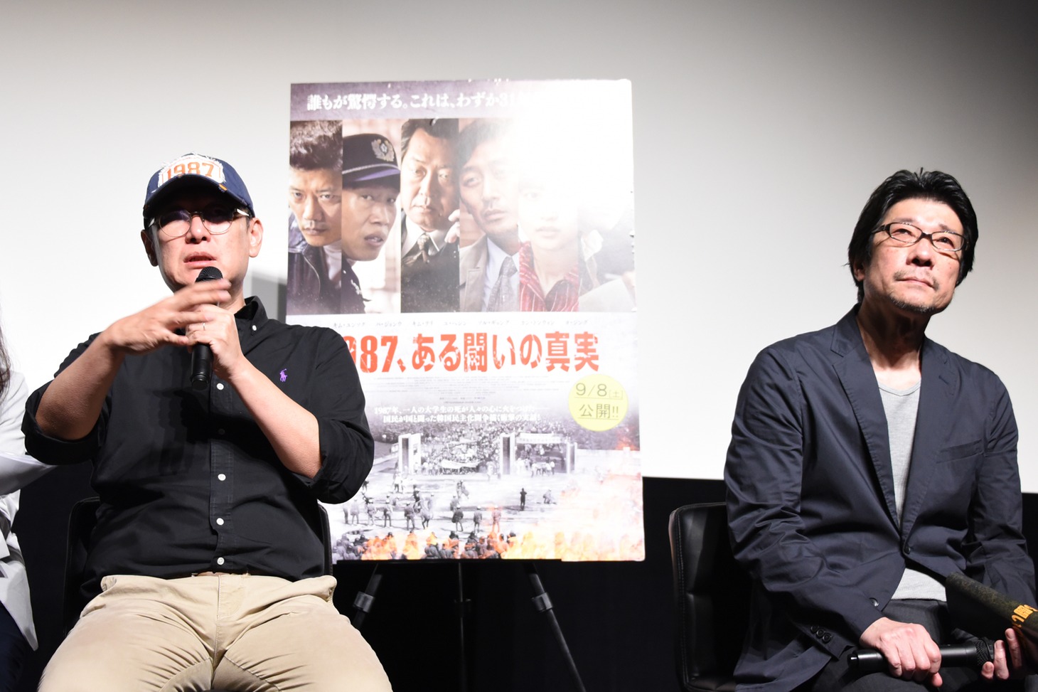 左からチャン・ジュナン、阪本順治。