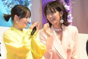 左から広瀬すず、池田エライザ。