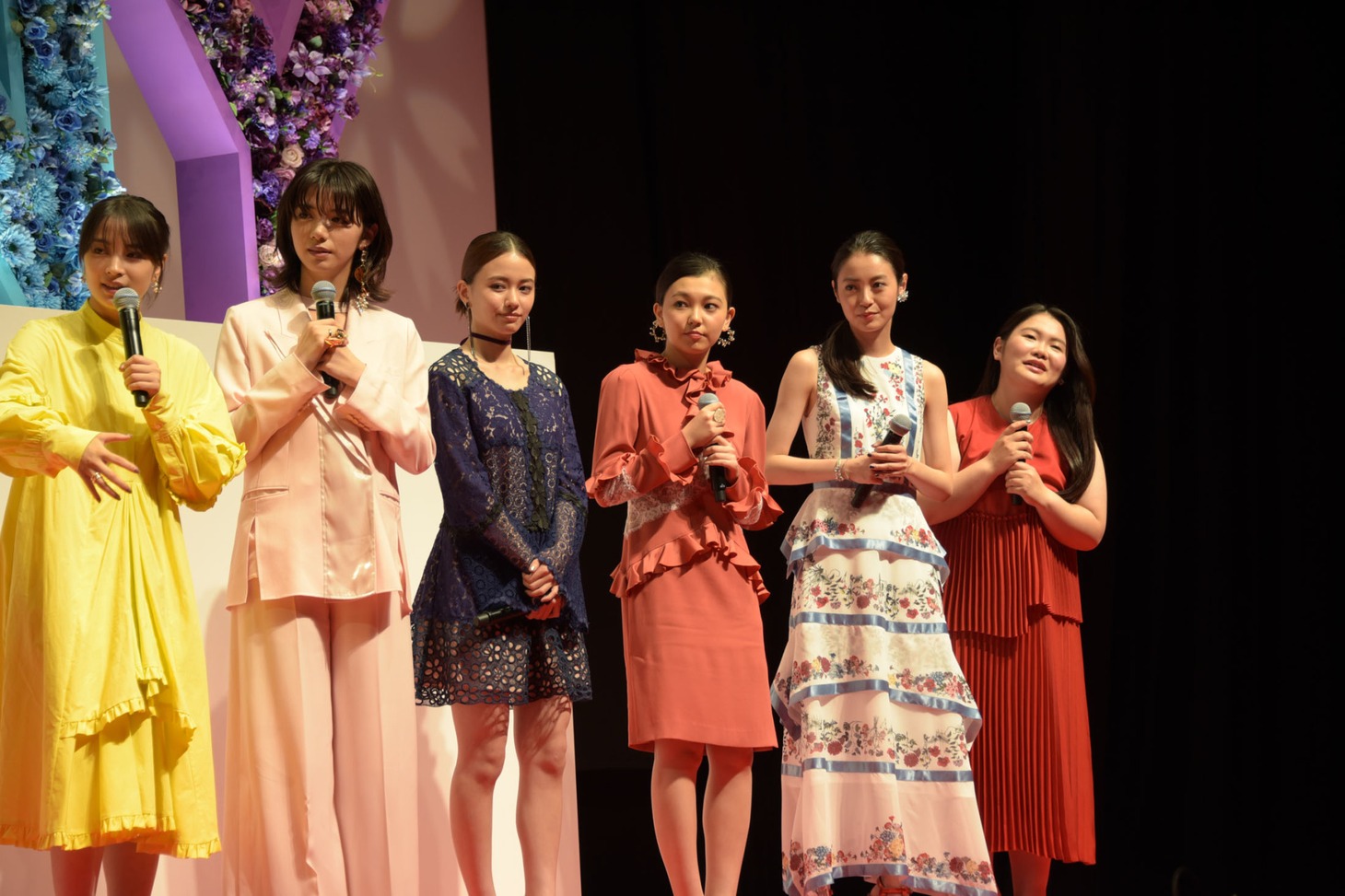 “女子高生SUNNY”のキャスト陣。
