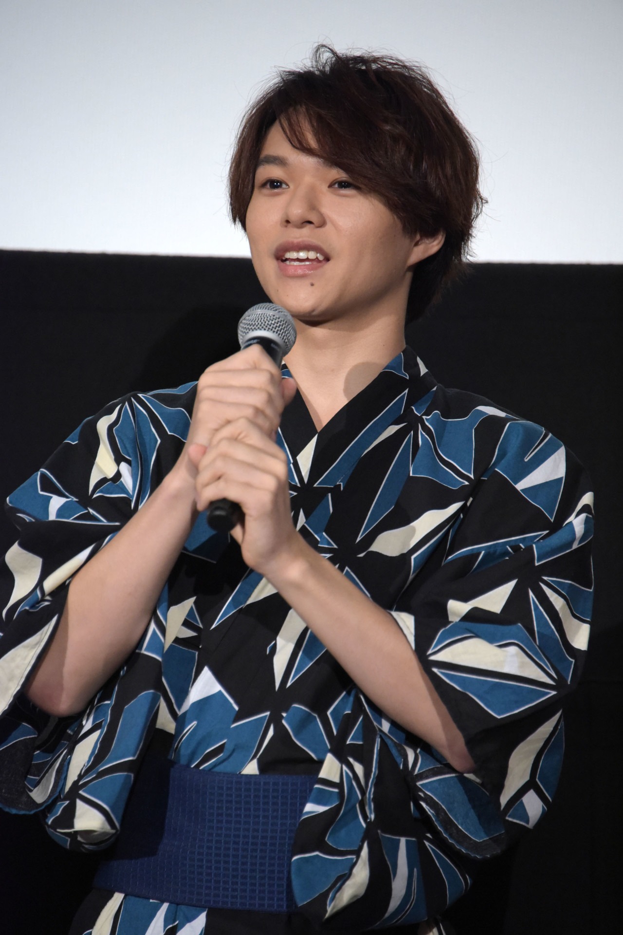 志村玲於