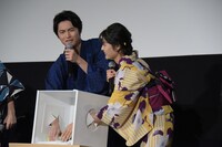 左から岐洲匠、古畑星夏。