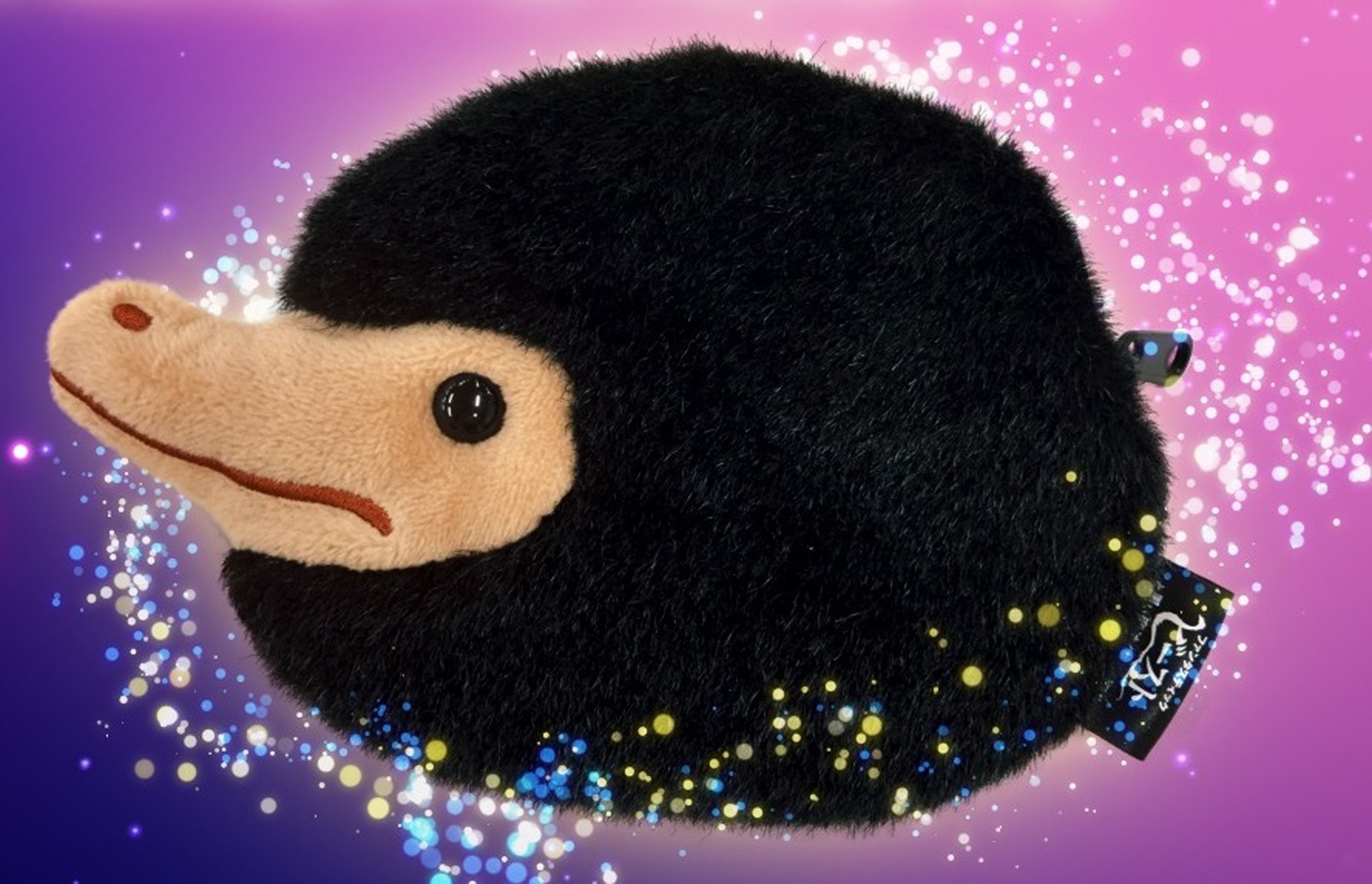 前売り券特典第2弾となる、魔法動物ニフラーのふわふわコインポーチ。