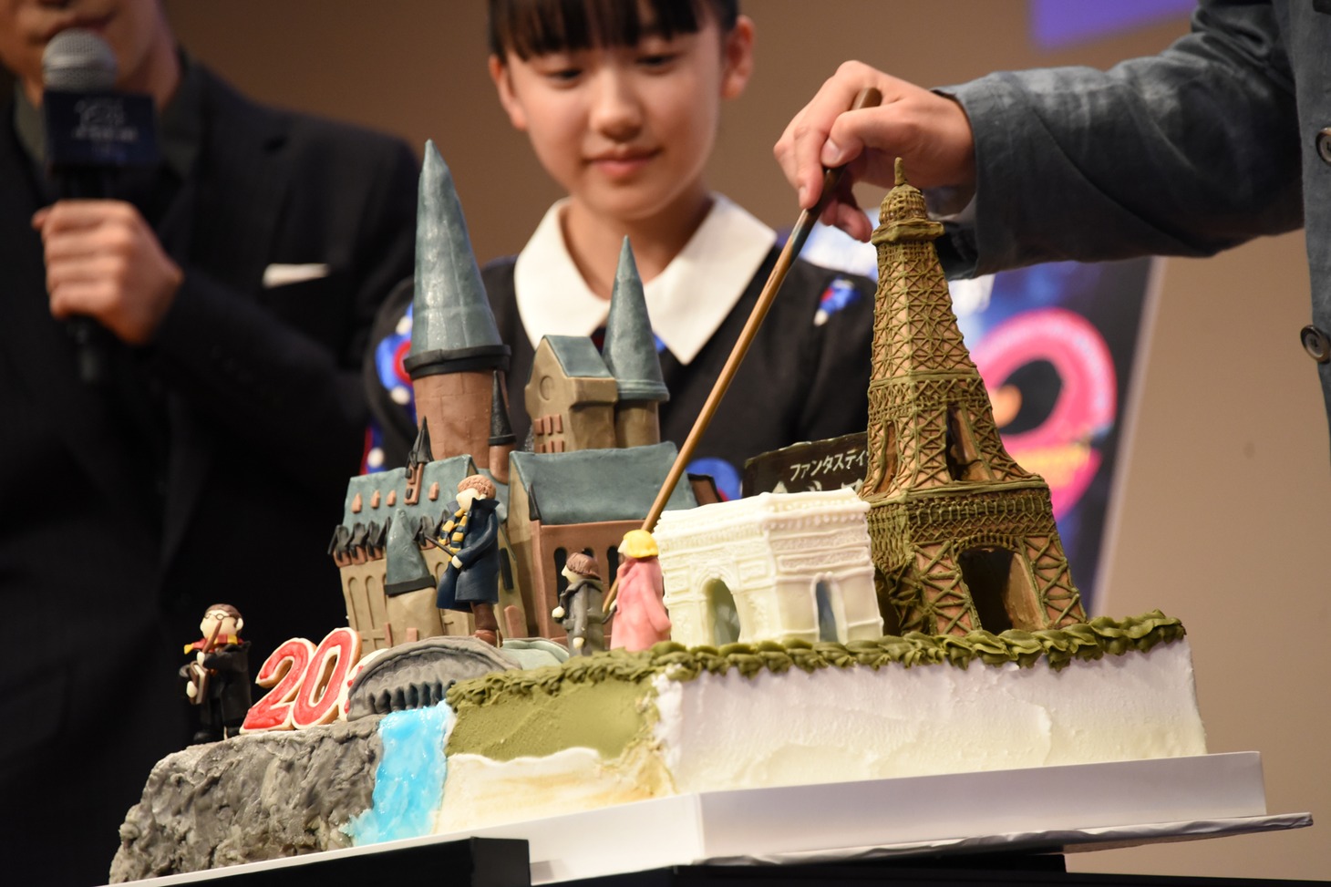 本日誕生日を迎えたハリー・ポッターのためのケーキ。