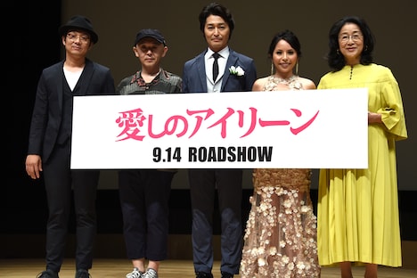 「愛しのアイリーン」の完成披露“宴”試写会の様子。