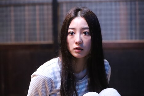 「拝み屋怪談」より、高田里穂演じる高鳥千草。