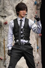 大ジャンプを成功させてガッツポーズを決めるDAIGO。