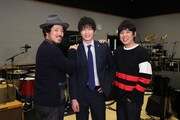 左から常田真太郎（スキマスイッチ）、田中圭、大橋卓弥（スキマスイッチ）。(c)テレビ朝日