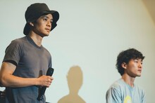 左から池松壮亮、松居大悟。