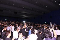 スタンディングオベーションの様子。