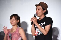 左から秋山ゆずき、上田慎一郎。