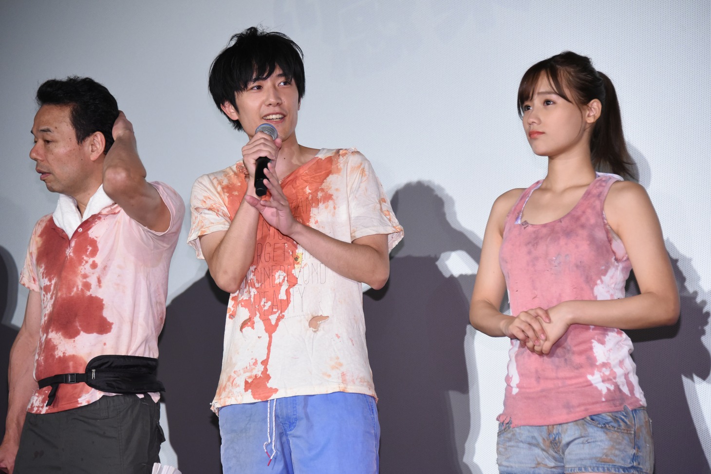 左から細井学、長屋和彰、秋山ゆずき。