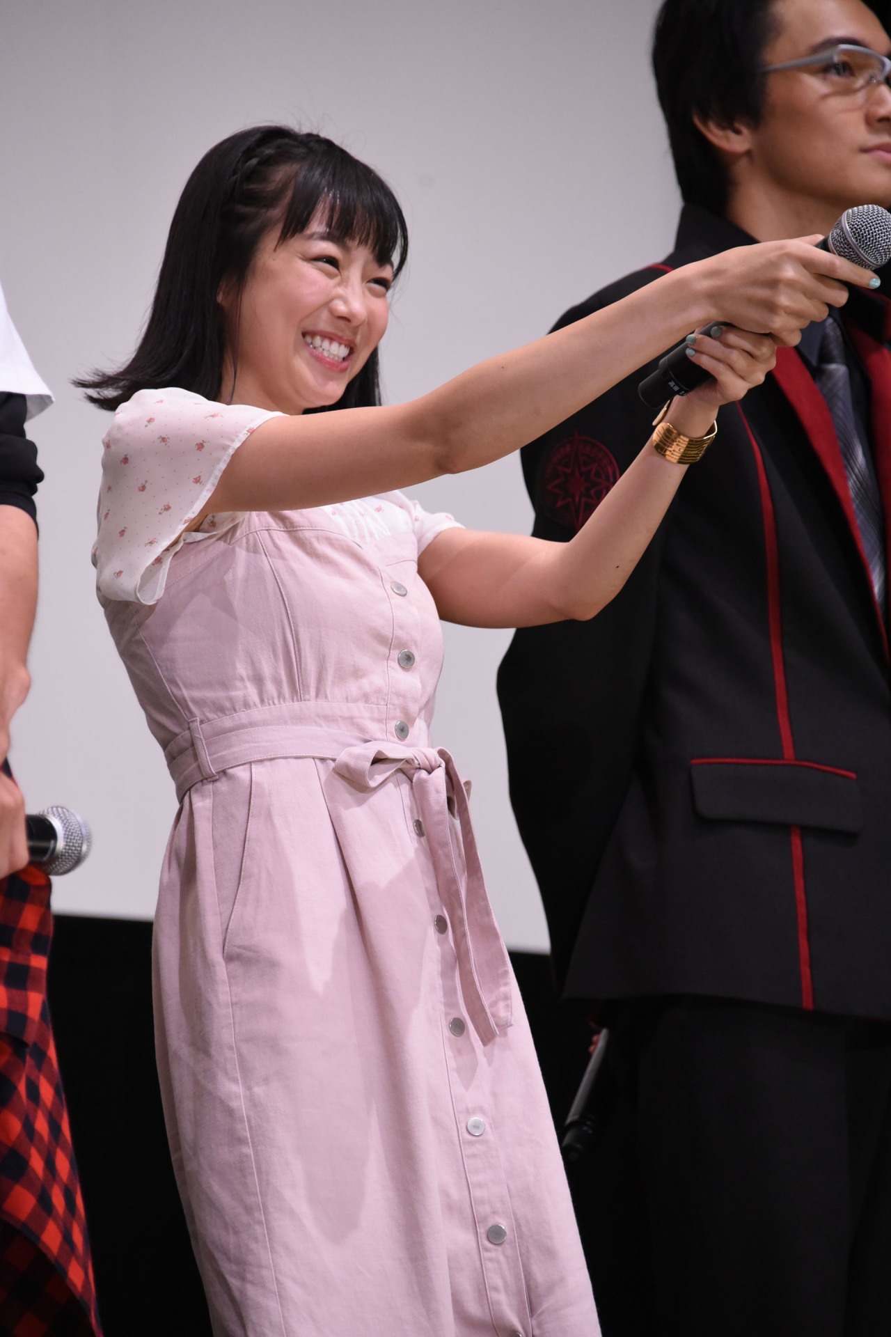 「みーんなのアイドル？」「みーたんだよ！」とコールアンドレスポンスを楽しむ高田夏帆。