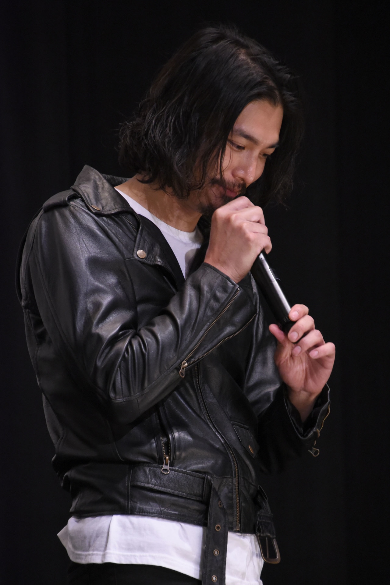 「今日は朝なのであのセリフは言わないようにします」と自粛する水上剣星。
