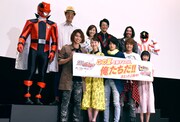 「劇場版 仮面ライダービルド Be The One」初日舞台挨拶の様子。