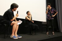 「一人の息子」舞台挨拶の様子。