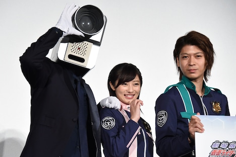 左からカメラ男、奥山かずさ、横山涼。